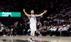 开云体育平台APP-包含汤普森27+7！勇士击退国王，结束两连败的词条