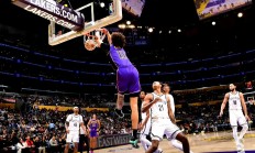 开云APP-湖人碾压篮网，米切尔关键制胜的简单介绍