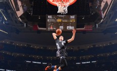 开云体育在线-F1新赛季揭幕战之夜，布鲁诺惊艳四座，一骑绝尘的传奇序章