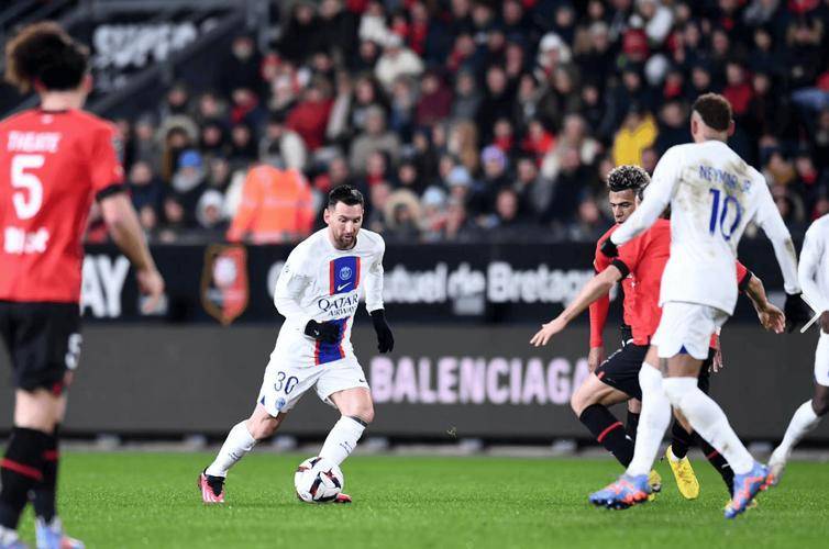 里昂队主帅战术大PK，策略明智获得胜利的简单介绍