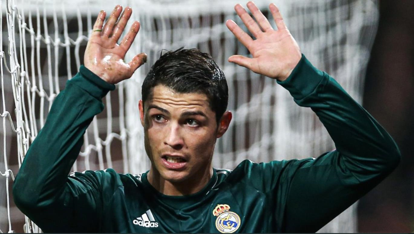 包含萨索洛球员个人荣誉丰收，备战下一场比赛的词条