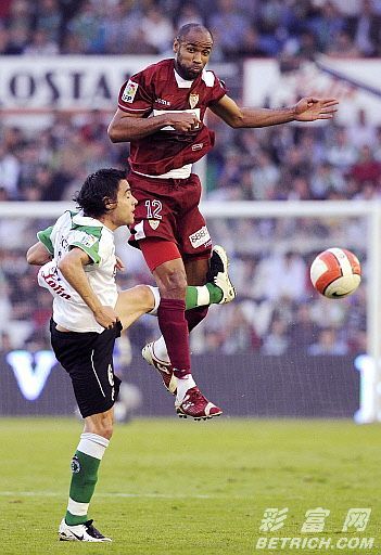 塞维利亚豪取四连胜，反超桑坦德竞技的简单介绍