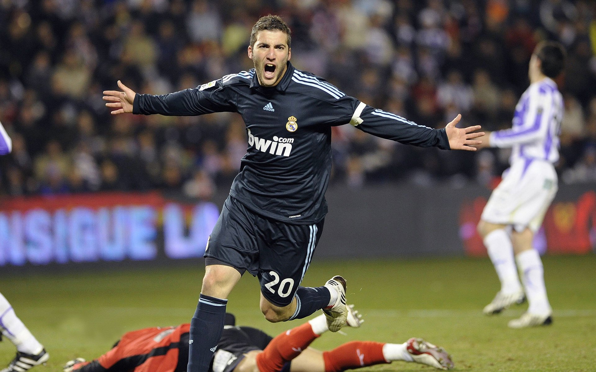 阿坎吉一锤定音，皇马战术打穿牙买加防线之谜