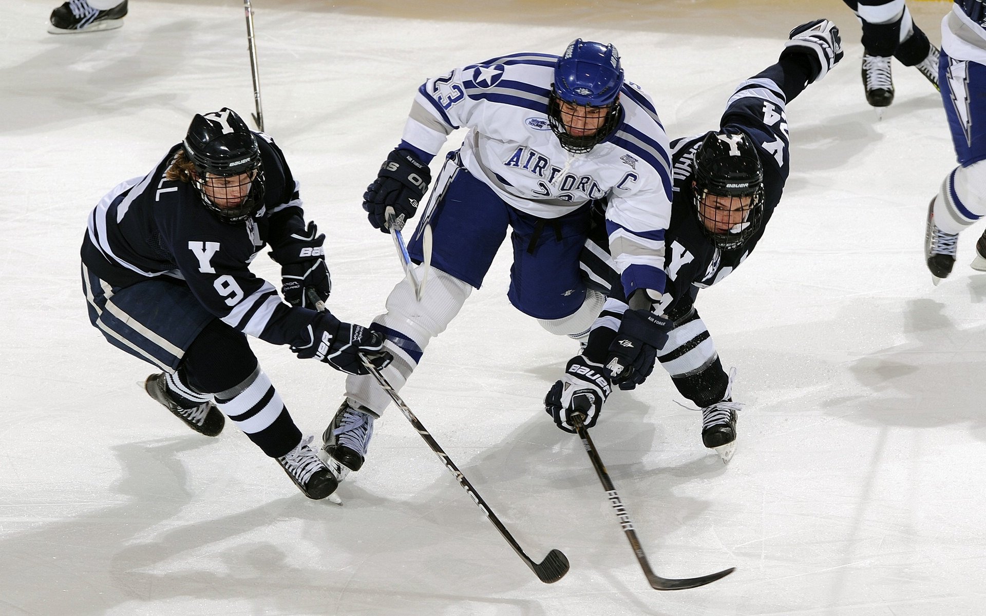 双城记,当篮球的广厦决战F1的街道,霍勒迪的接管时刻