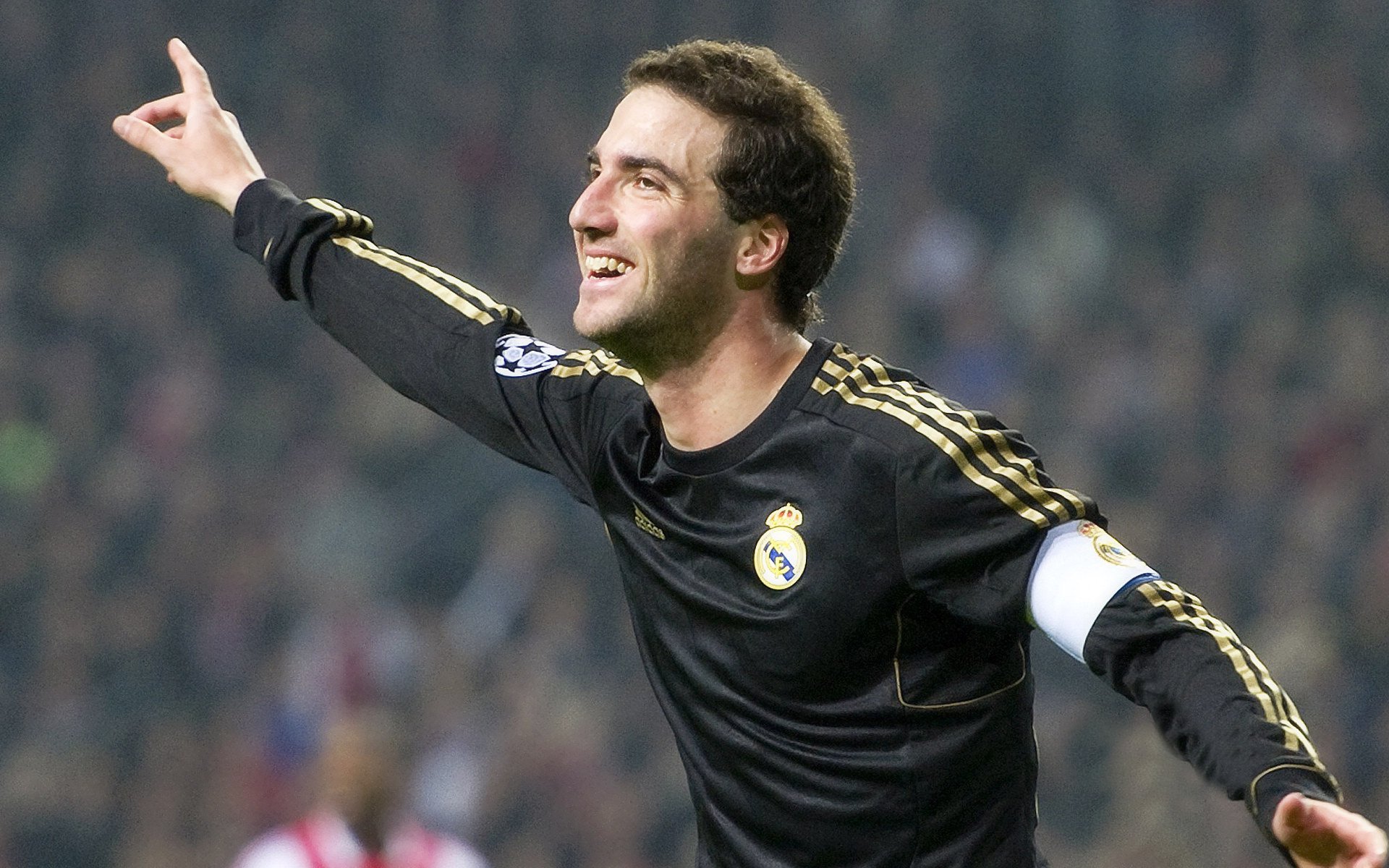 赛场双线传捷报，葡萄牙足球完胜韩国，许昕领衔国乒再夺金