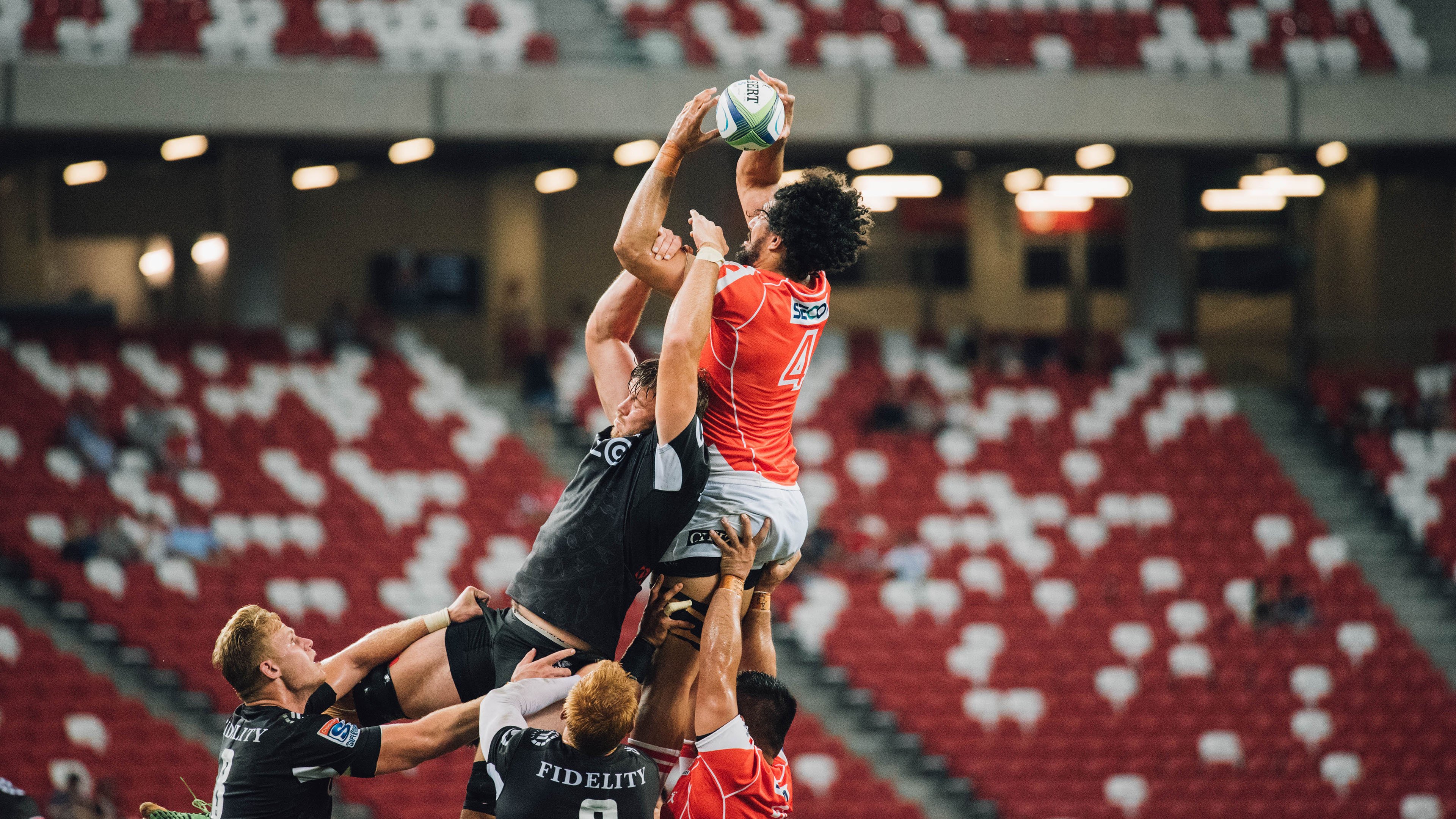 圣安东尼奥的暗夜闪电,当文班亚马在F1街道赛道上,用2米24的身高改写独行侠的防守方程式